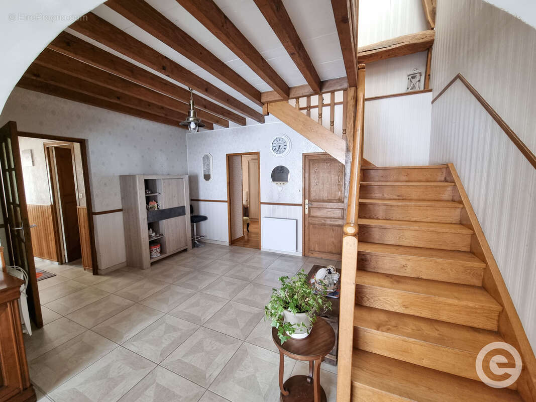 Maison 5 pièces de 117m2 à Etaules avec dépendance - photo 2