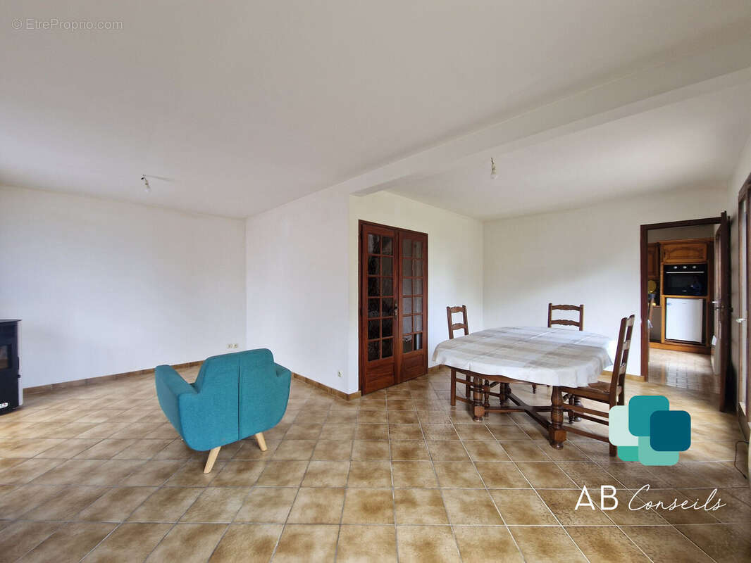 Maison 125 m² à Saint-Jacques-Sur-Darnetal  - photo 8
