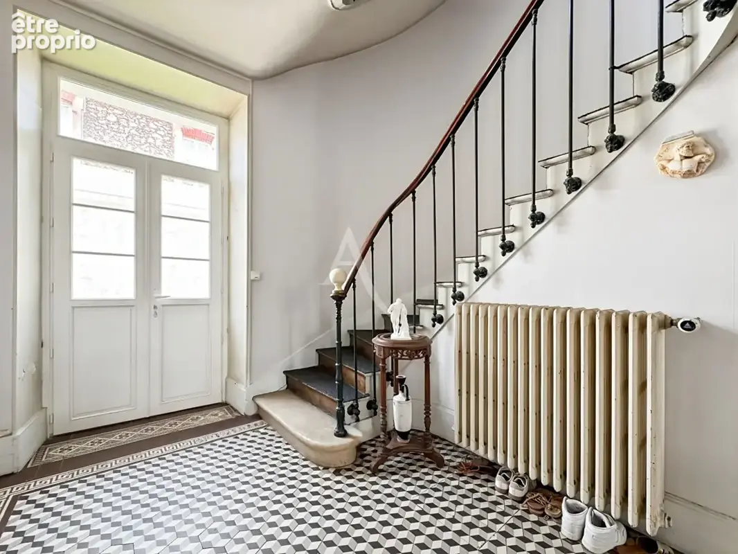 Maison bourgeoise en centre-ville de 214m², 5 chambres avec stationnement - photo 8