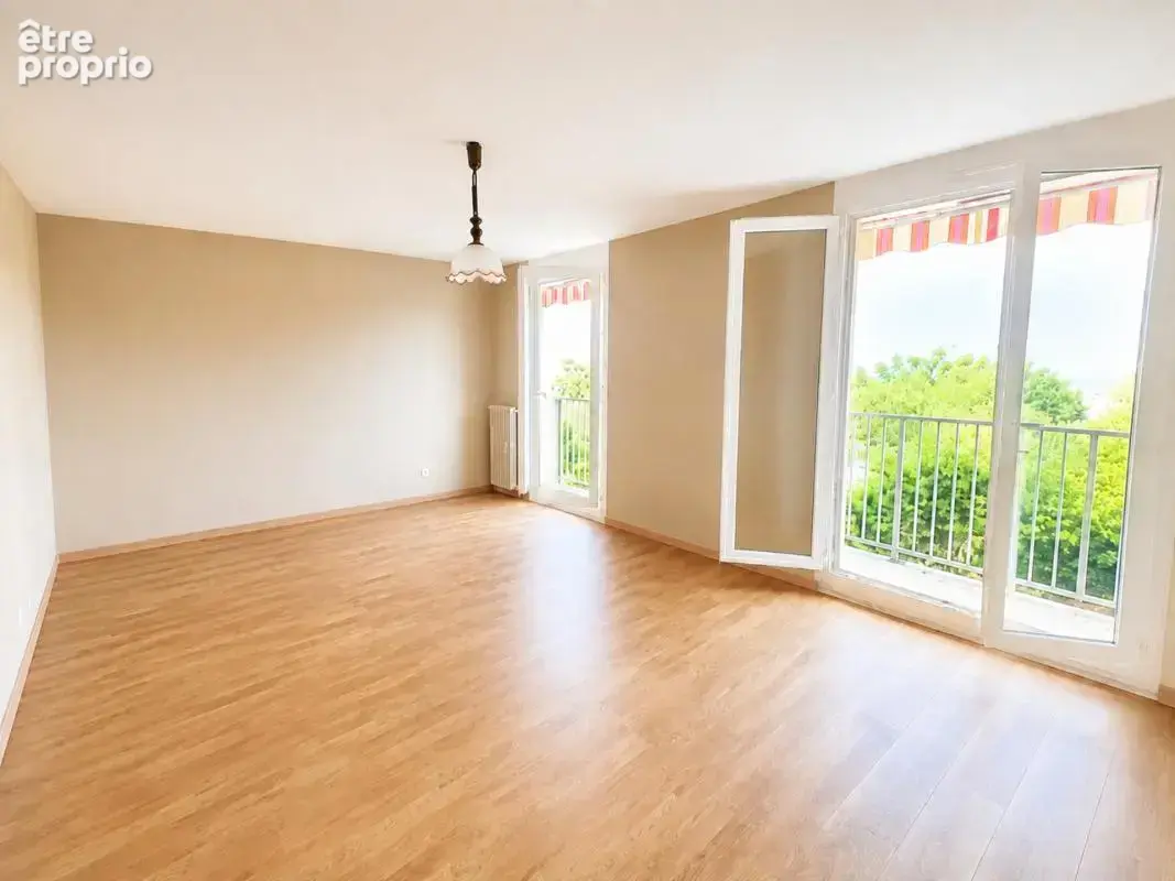 Saint-Cyr-sur-Loire – Bel appartement T3 lumineux avec ascensceur, garage, cave et balcon - photo 2