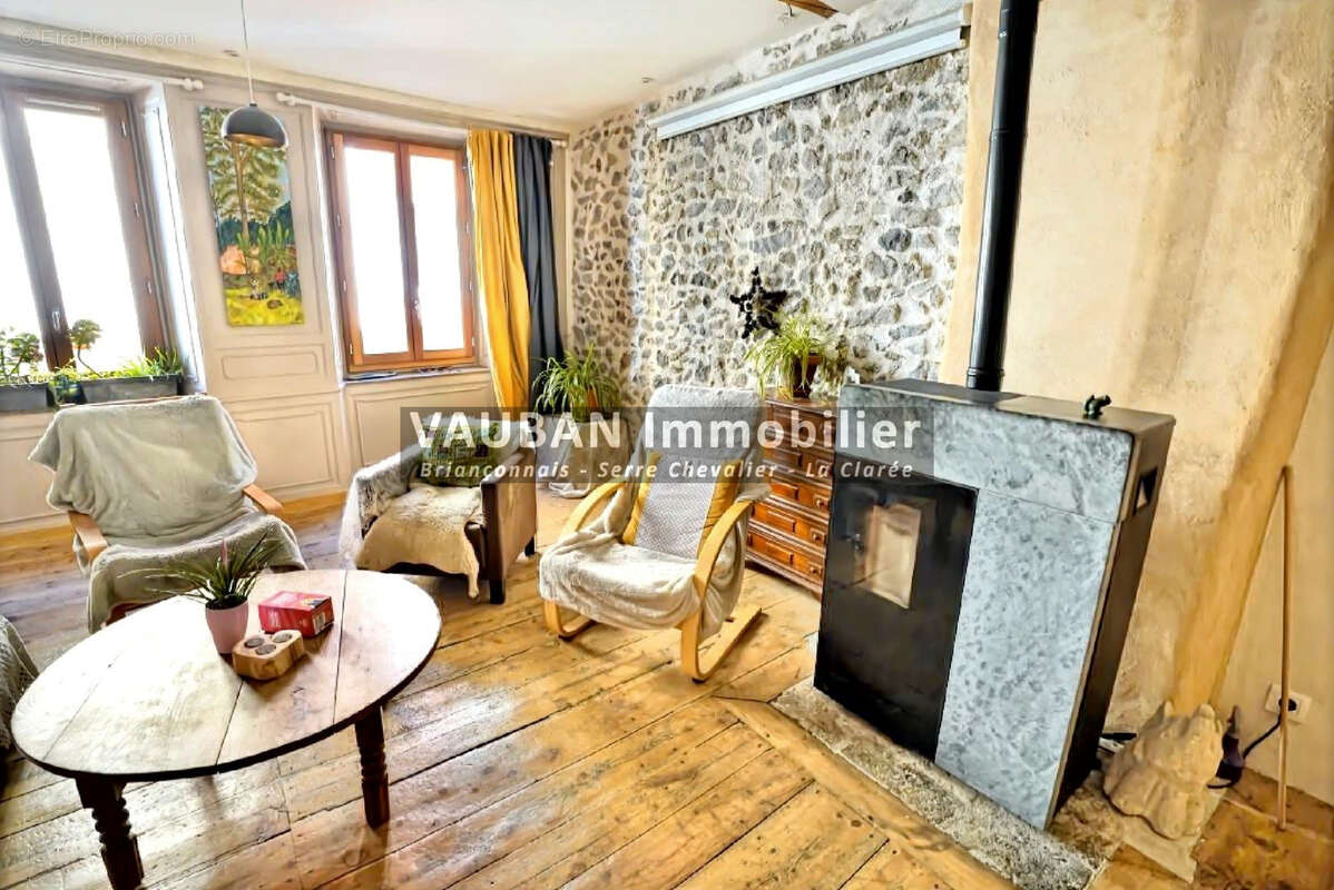 Deux appartements T4 + T2 & Greniers aménageables + Cave - photo 3