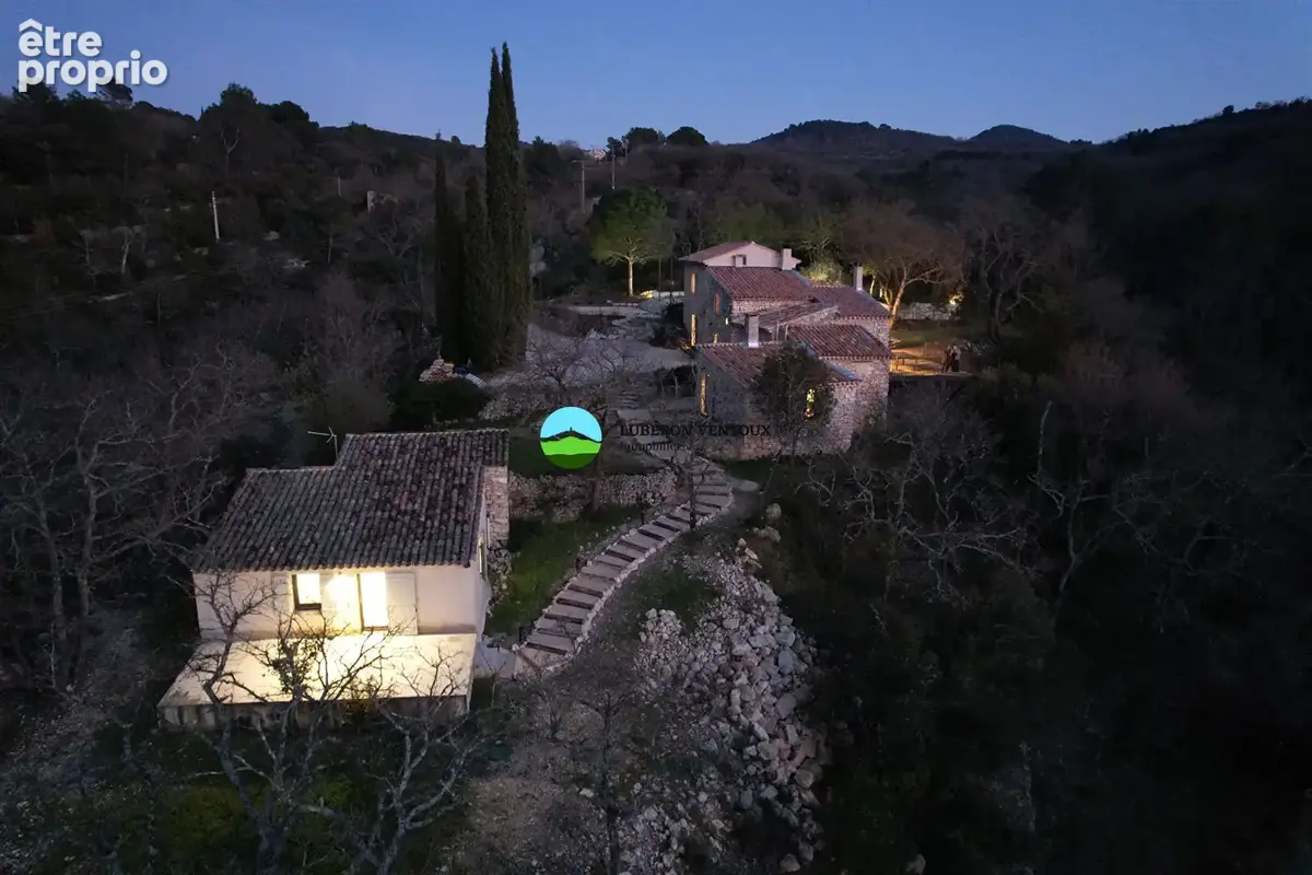VENASQUE MAS EN PIERRE 225 m² sur plus d'un hectare de terrain arboré avec piscine et gîte. - photo 16