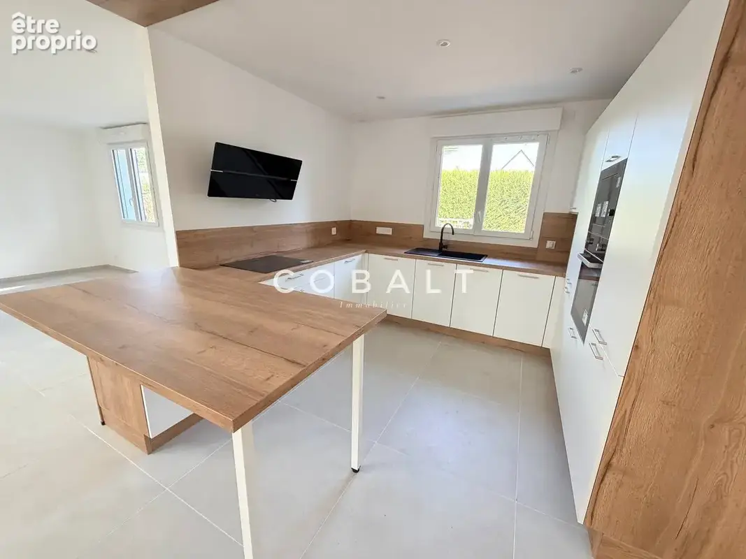 Maison familiale rénovée aux volumes généreux dans un cadre paisible. - photo 3