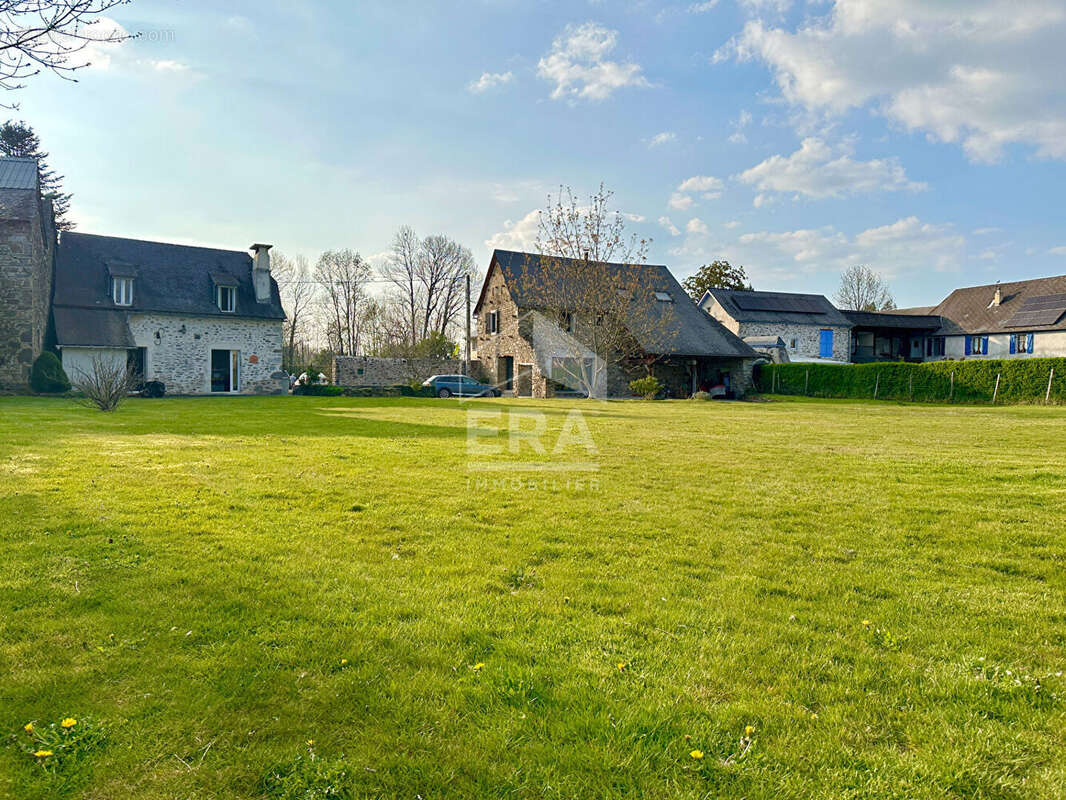 Maison à OGEU-LES-BAINS
