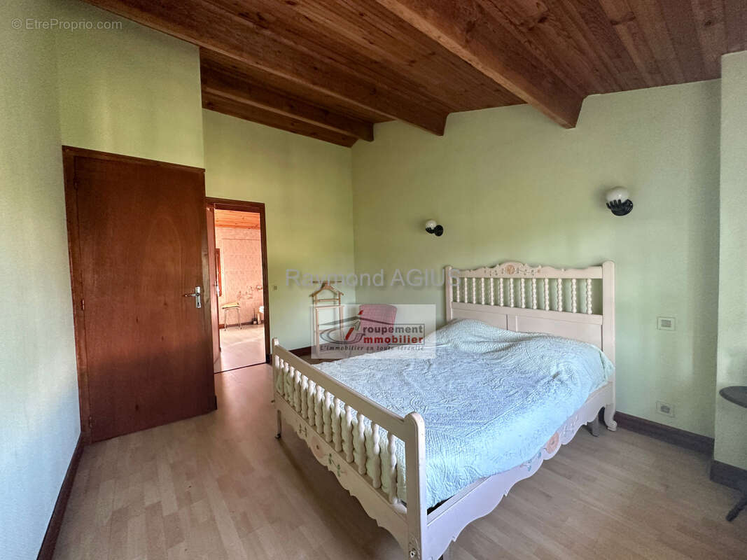 Maison à SAINT-SEURIN-DE-PRATS