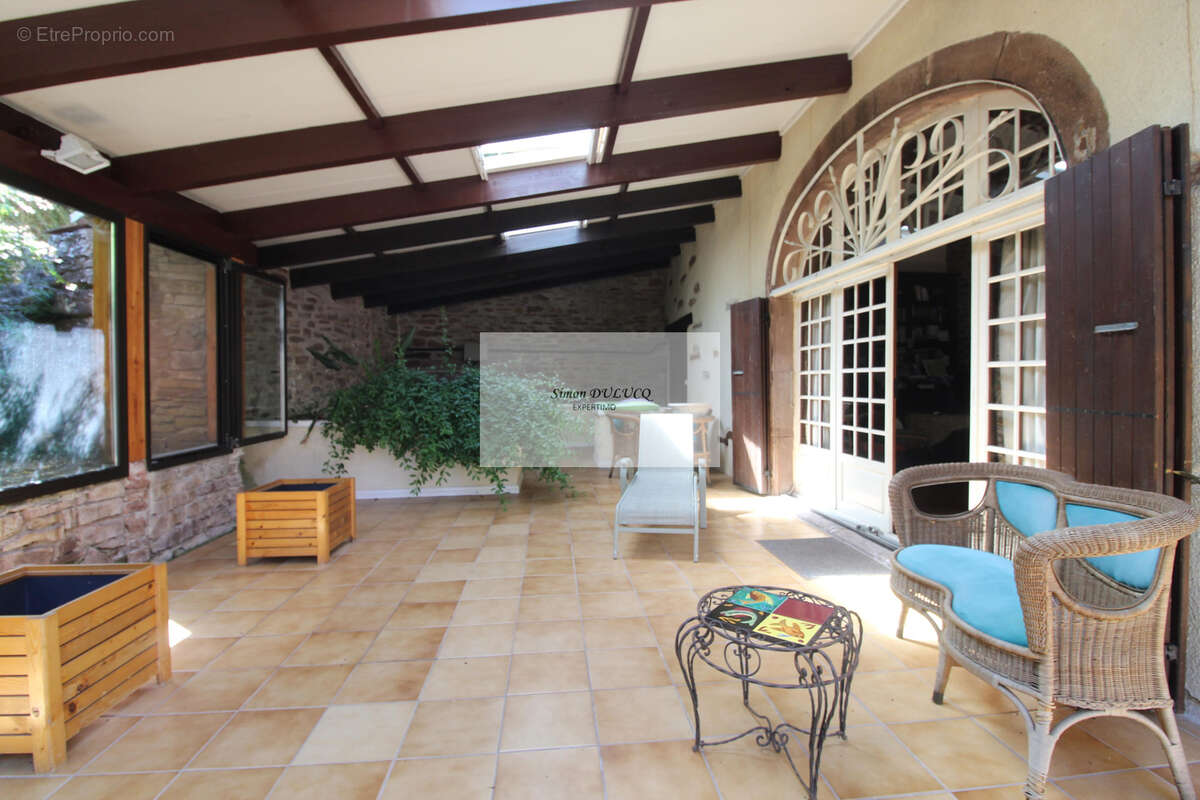 Propriété de 226 m2 avec piscine, dépendances et grand terrain arboré - photo 8
