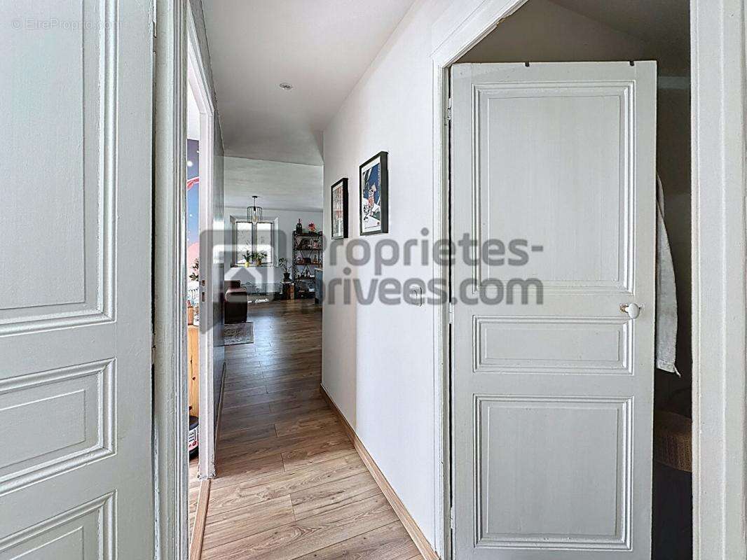 Appartement à EMERAINVILLE