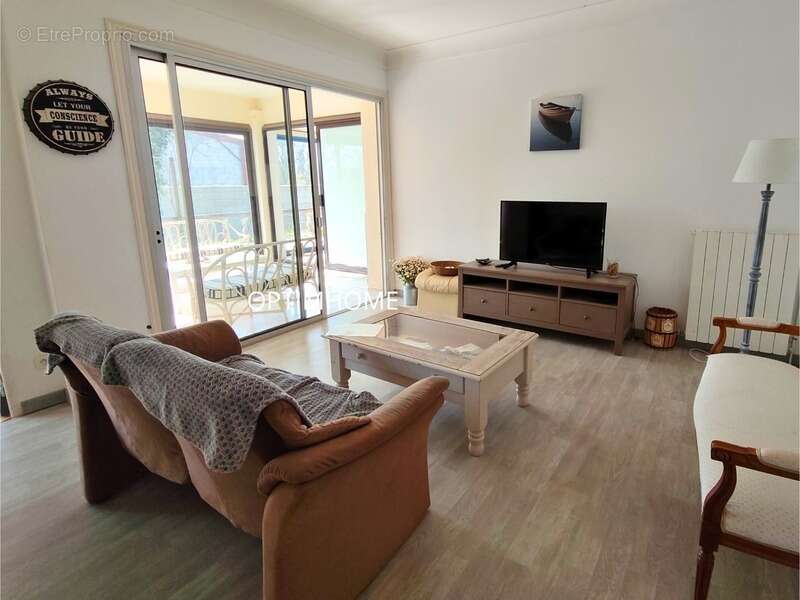 Maison à SAINT-LAURENT-DE-LA-PREE