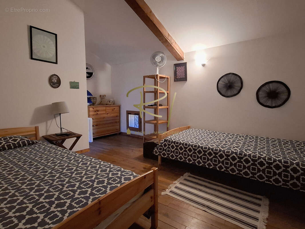 A Vendre - Maison de caractère en pierre proche des Vans - photo 16