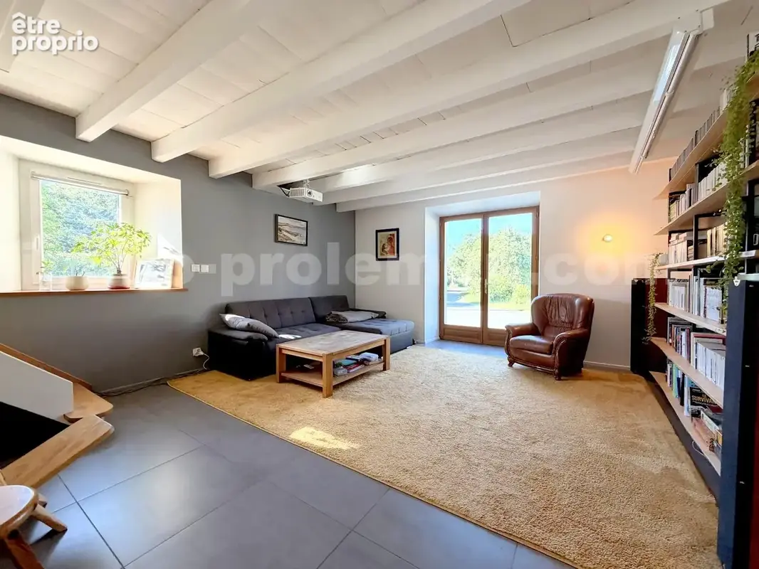 Appartement_T4_La_Balme-de-Sillingy_proche_Annecy_frontière_Suisse_direction_GENELVE_investissement_vente_séjour_salon_