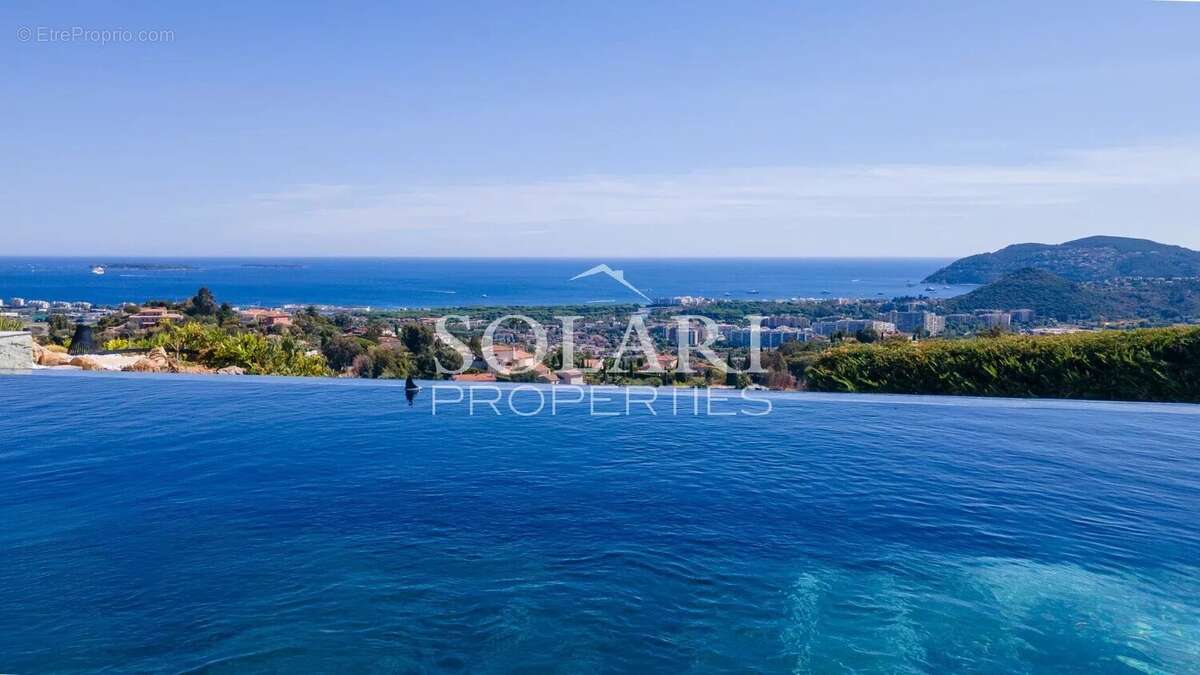Villa avec piscine à débordement et vue panoramique sur la mer - photo 3
