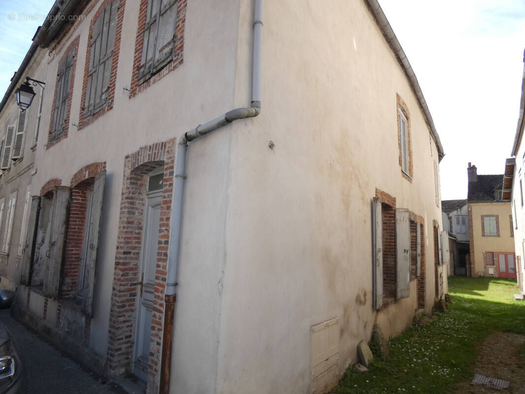 Maison à BRIENON-SUR-ARMANCON