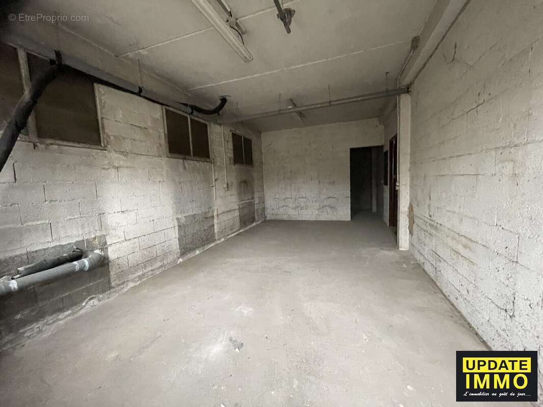 Commerce à CONTREXEVILLE