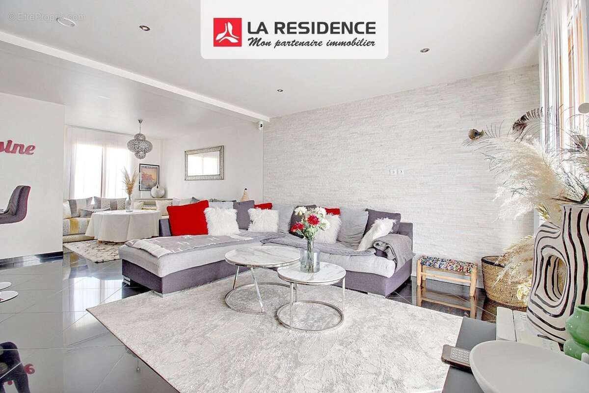 Maison à CHANTELOUP-LES-VIGNES