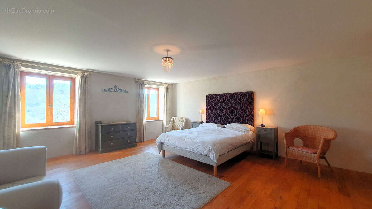 Najac. Propriété de caractère rénovée avec vue exceptionnelle - photo 11