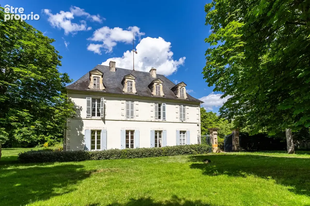 Château avec annexes, piscine, court de tennis et garages - photo 23