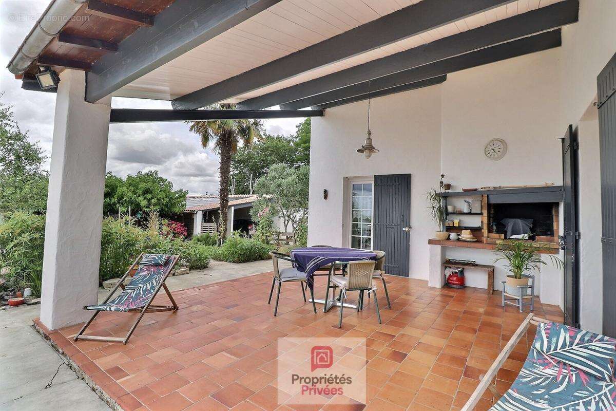 Maison familiale 4 chambres - 152 m² - Maison d'hôtes de 20 m2 - Piscine - Jardin paysager - Panneaux photovoltaiques - Belle pa - photo 9