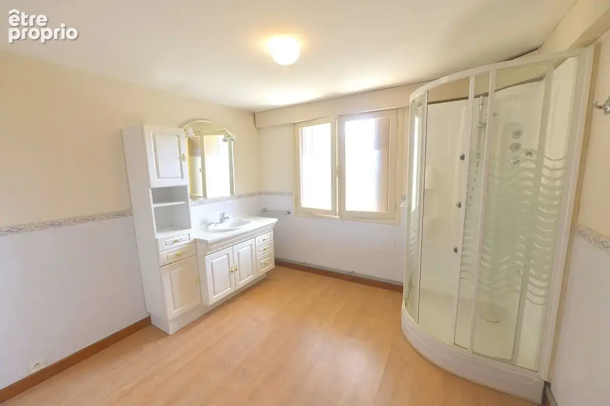 Maison 192 m² à Saint-Georges-De-Didonne  - photo 7