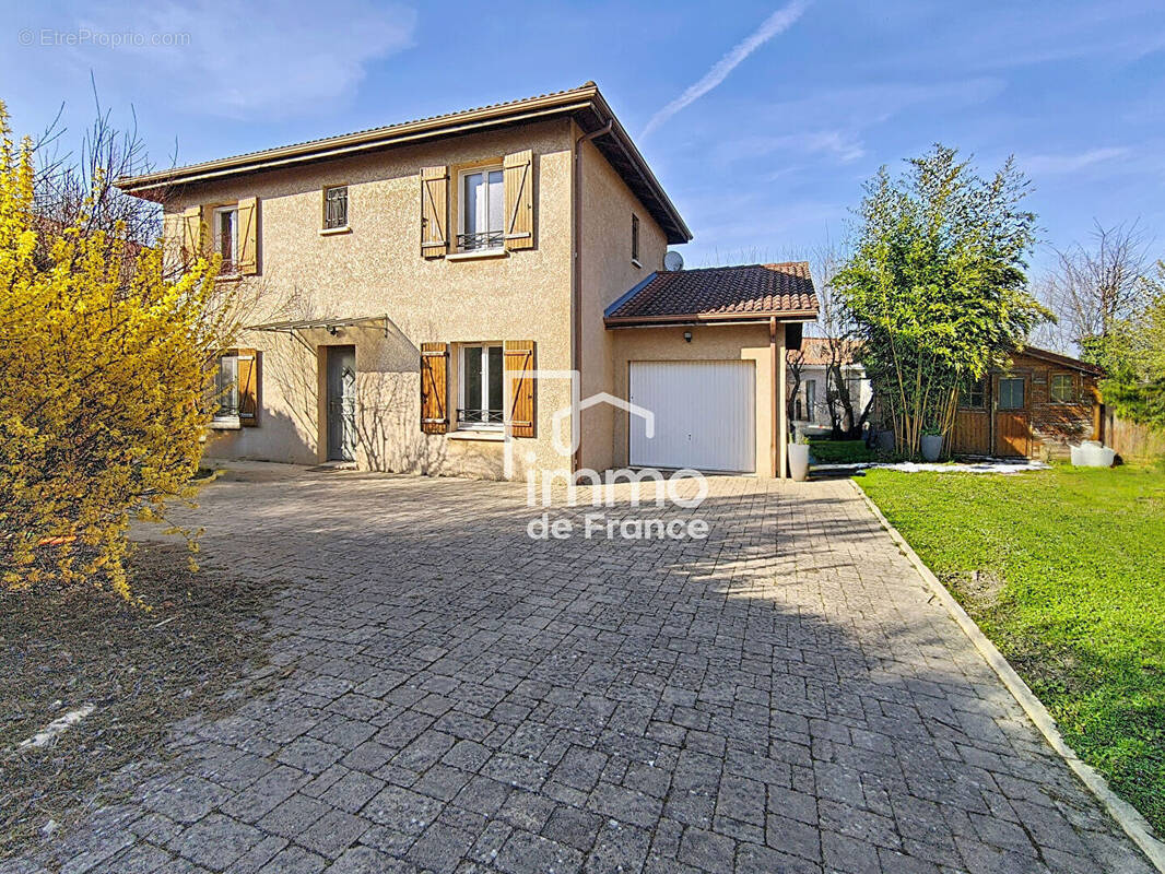 Maison à CHALAMONT