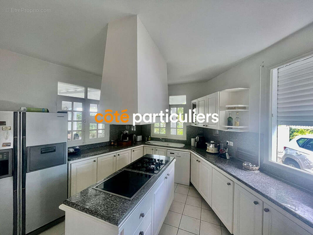 Maison à BAIE-MAHAULT