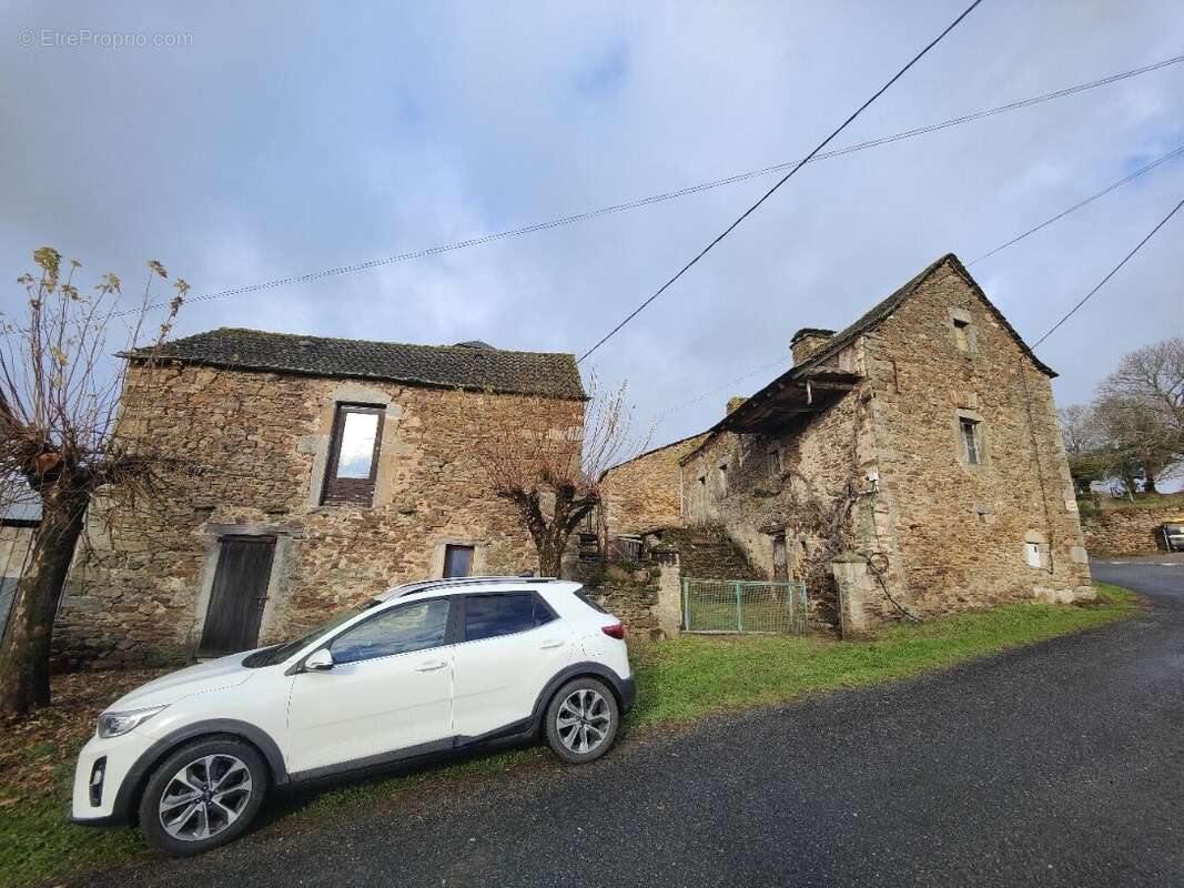 Charmante maison en pierres a renover avec dependances - photo 13