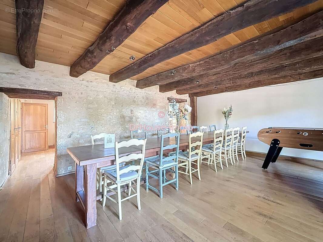 Maison à MAUZAC-ET-GRAND-CASTANG