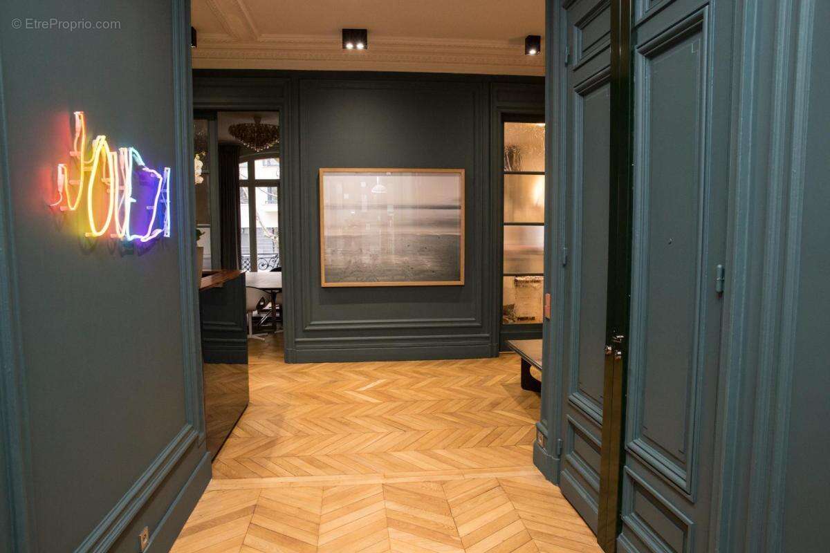 A VENDRE Paris 16ᵉ – Avenue Victor Hugo – Superbe appartement / local professionnel - photo 2