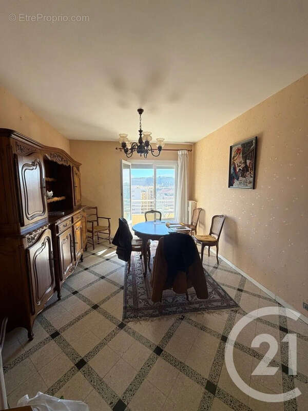 Appartement à MARSEILLE-5E