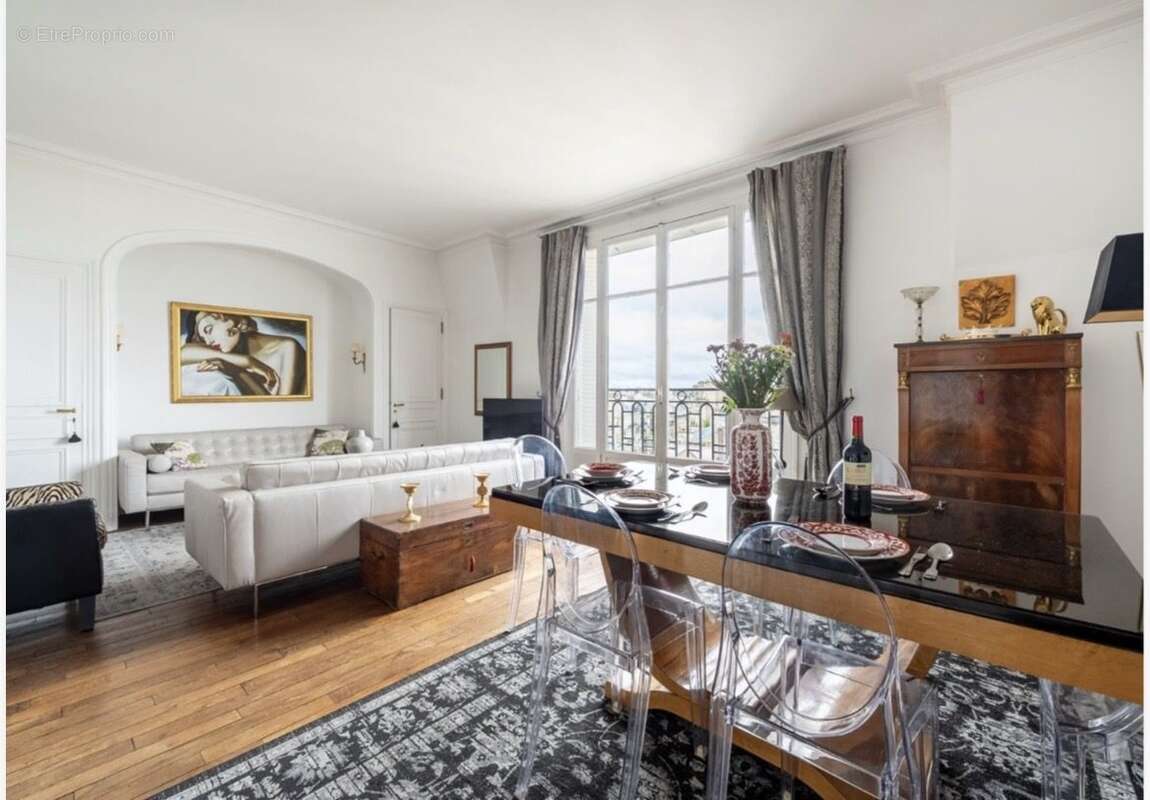 Appartement à PARIS-16E