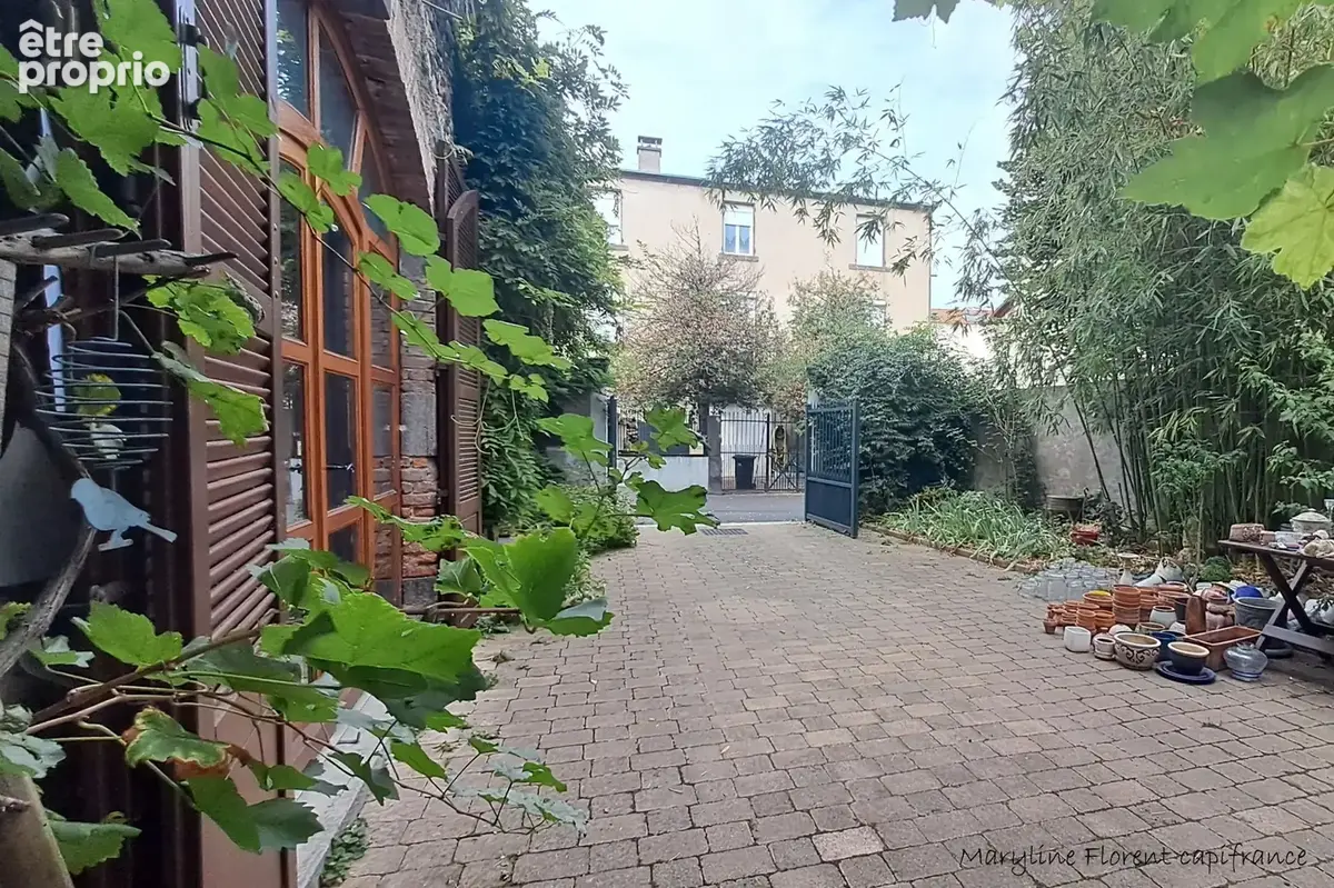 Bâtisse en pierre de 262 m², Cour, jardin cocon, garage & fort potentiel - photo 25