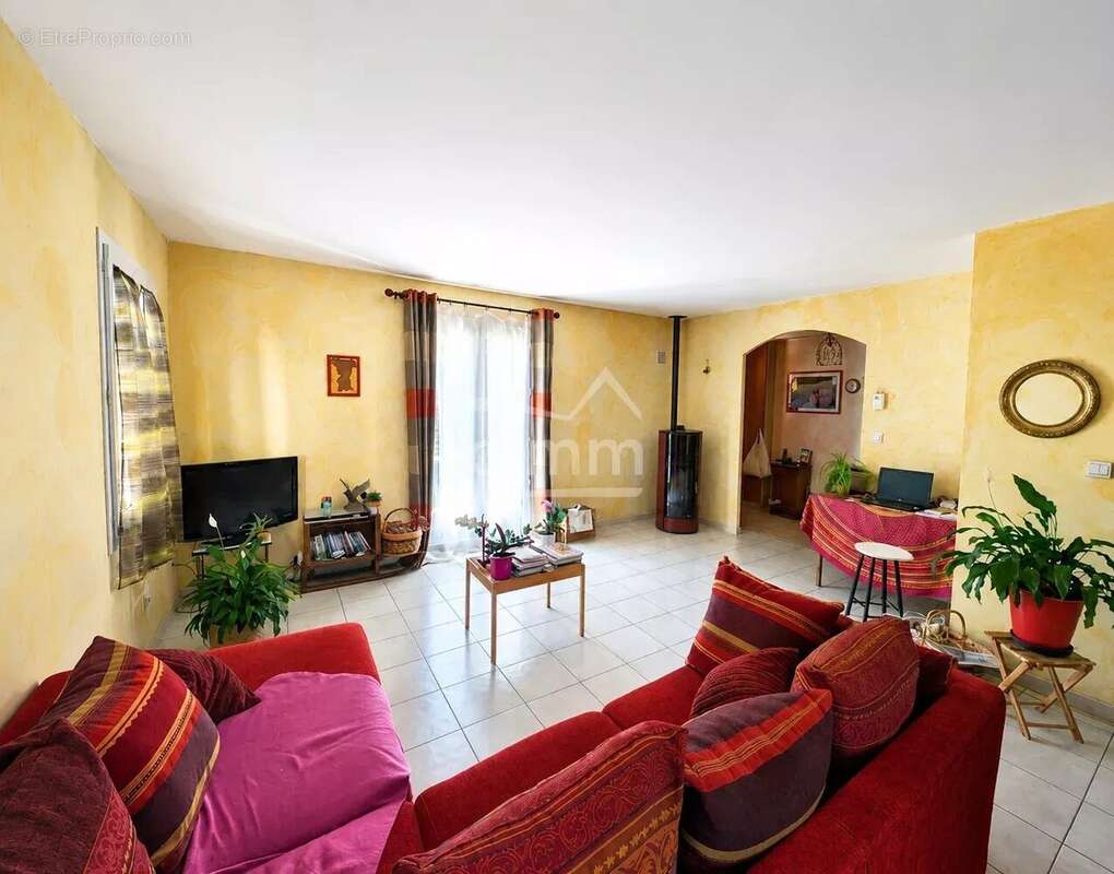 Maison T5 avec Jardin 1035 m² - photo 2