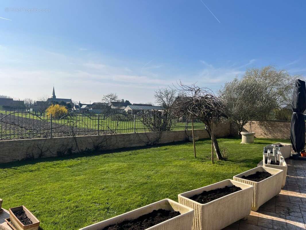 Maison à MAREST-DAMPCOURT