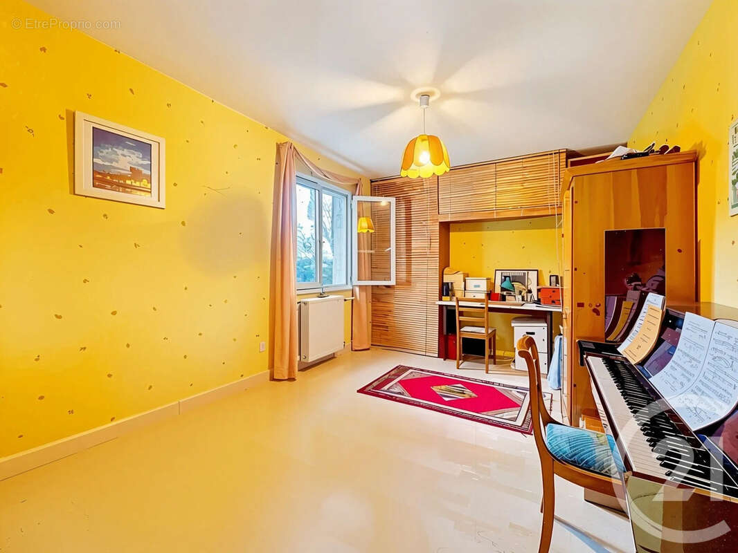 Maison à SAINT-CYR-SUR-LE-RHONE