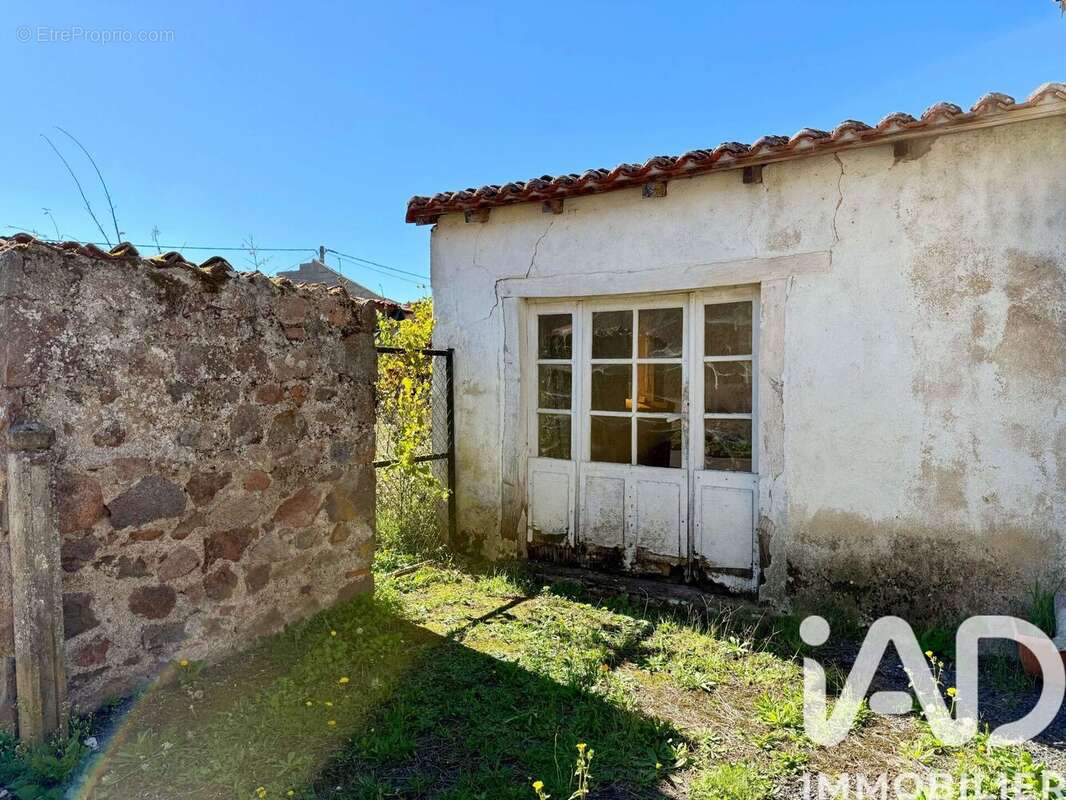 Maison 96 m² à Millac  - photo 5