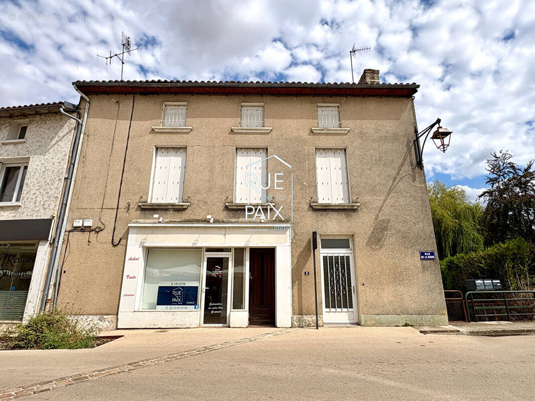 Appartement à VOUILLE