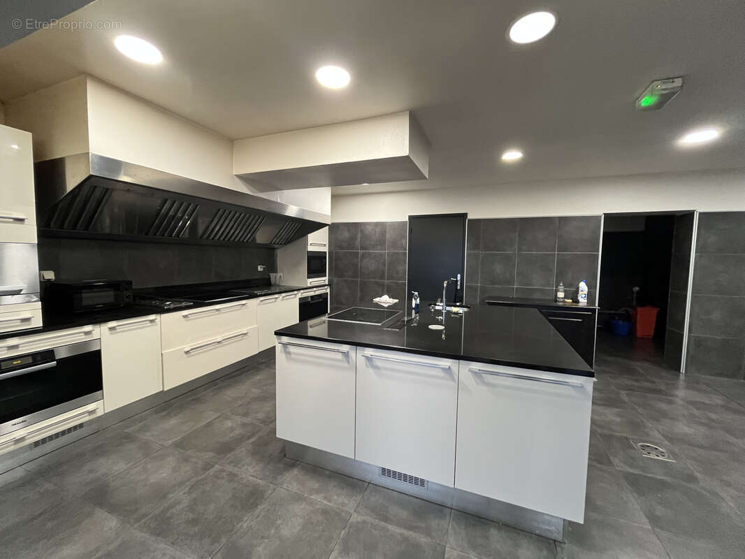 Local Commercial - Appartement - 429,5 m2 - photo 2