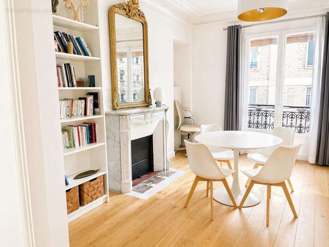 Appartement à PARIS-8E