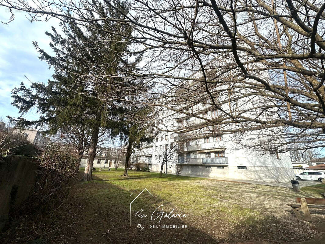 Appartement à SAINT-MARTIN-D'HERES