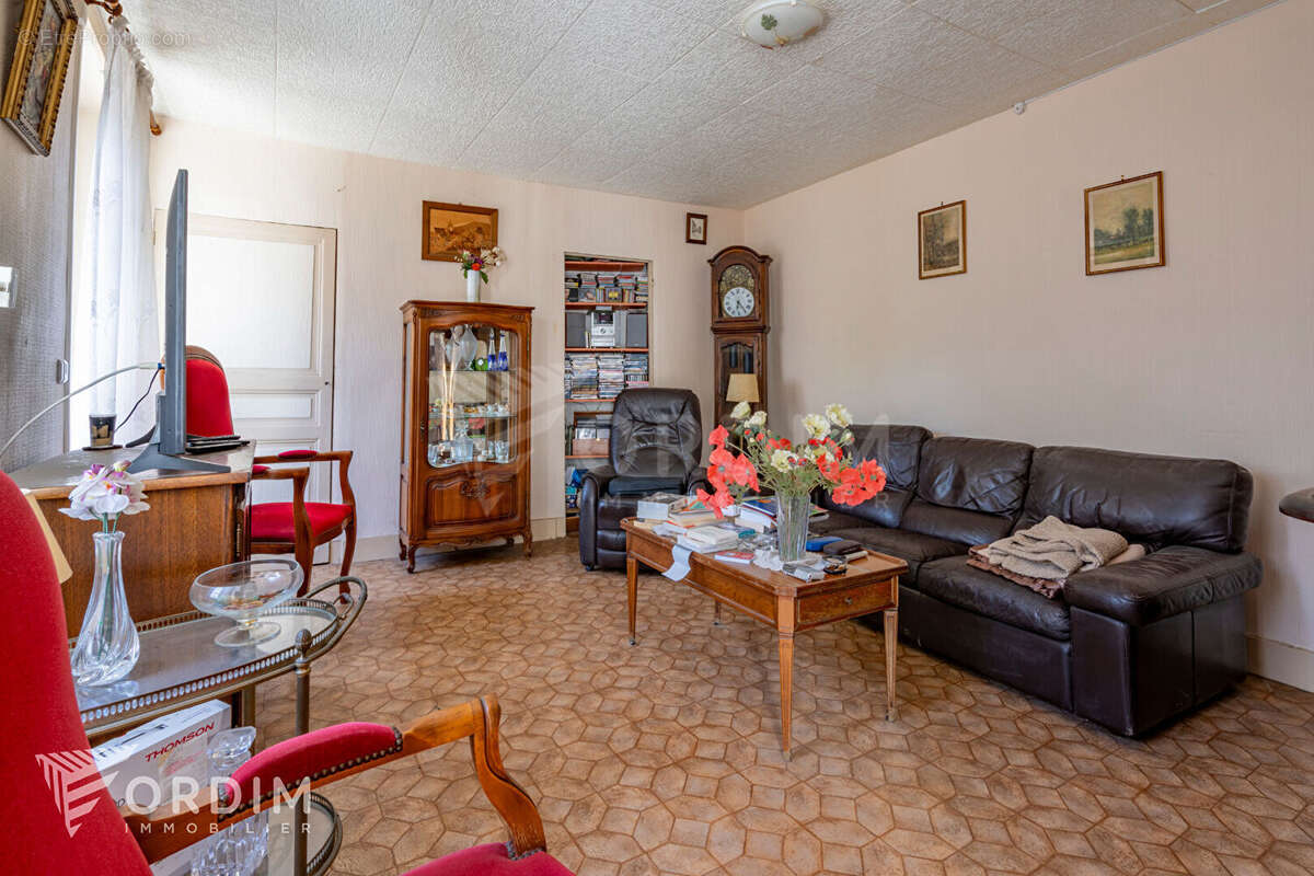 Rare à Saint-Sauveur-en-Puisaye : propriété de charme avec maison d'amis, dépendances et jardin clos. - photo 5