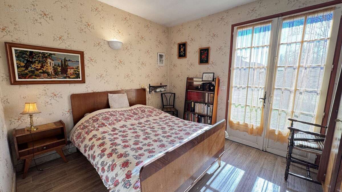 Opportunité:  Une belle maison traditionnelle à fort potentiel, proche des commodités - photo 9