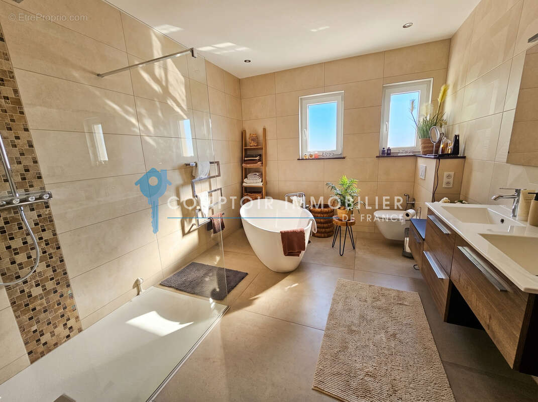 VILLA INDIVIDUELLE  terrasse piscine terrain clos. - photo 13