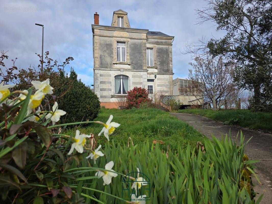 Maison à SAINT-SULPICE-LAURIERE