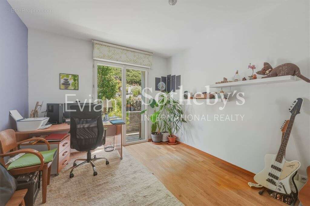 Rare, Evian, T4 en rez de jardin surélevé de 113 m2 avec vue lac et terrasse de 82 m2. - photo 12