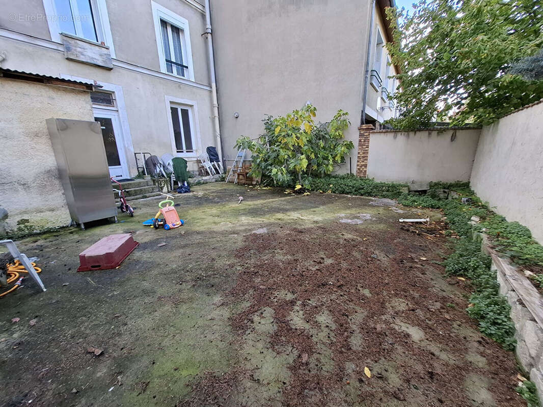 Commerce à NANTERRE