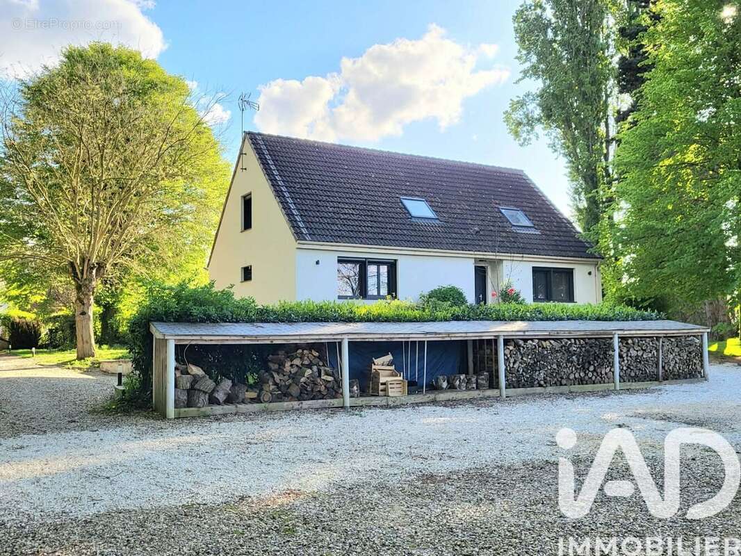 Maison 158 m² à Frieres-Faillouel  - photo 3
