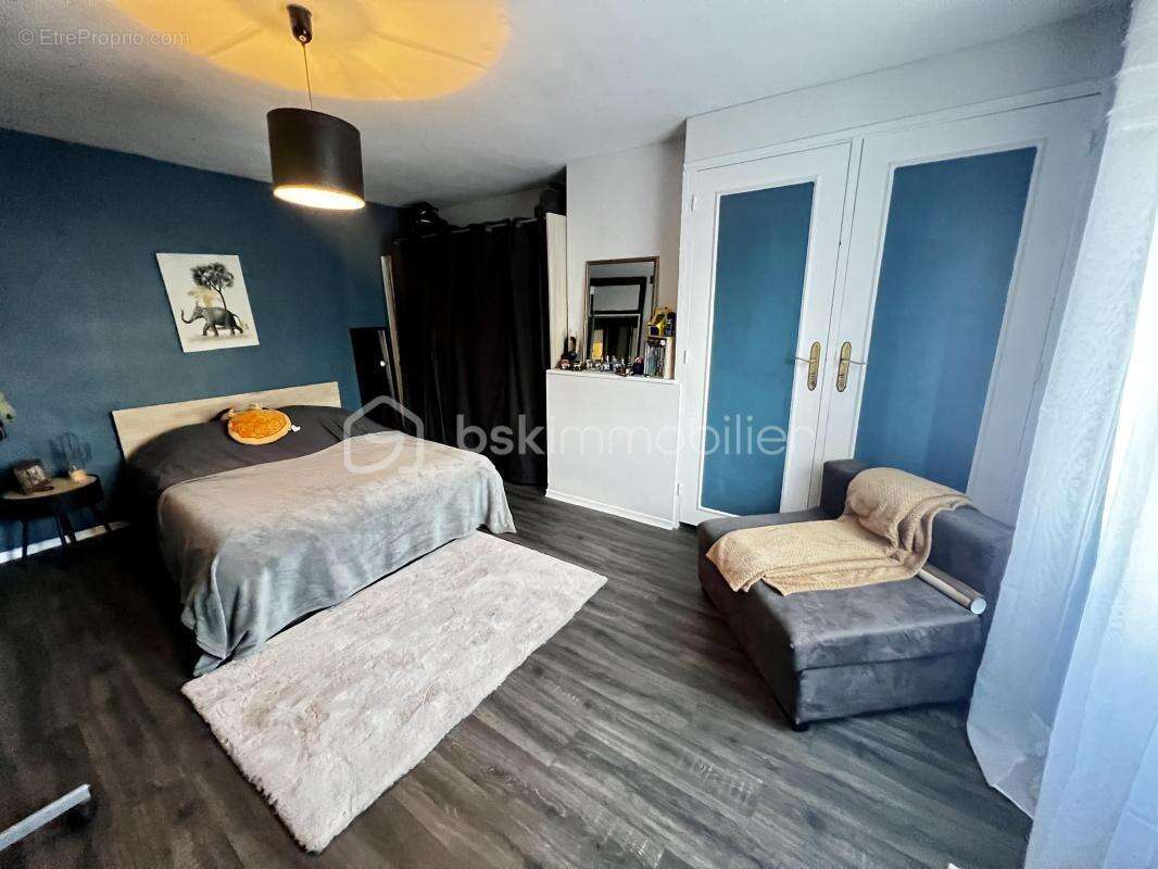 Maison à CRECY-LA-CHAPELLE