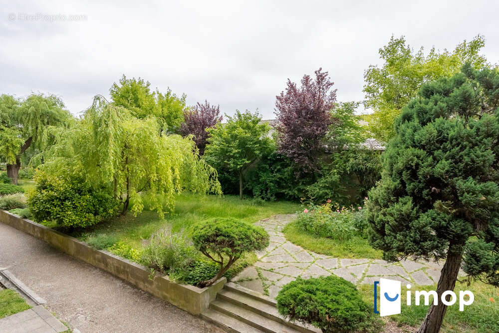 Appartement à LES LILAS