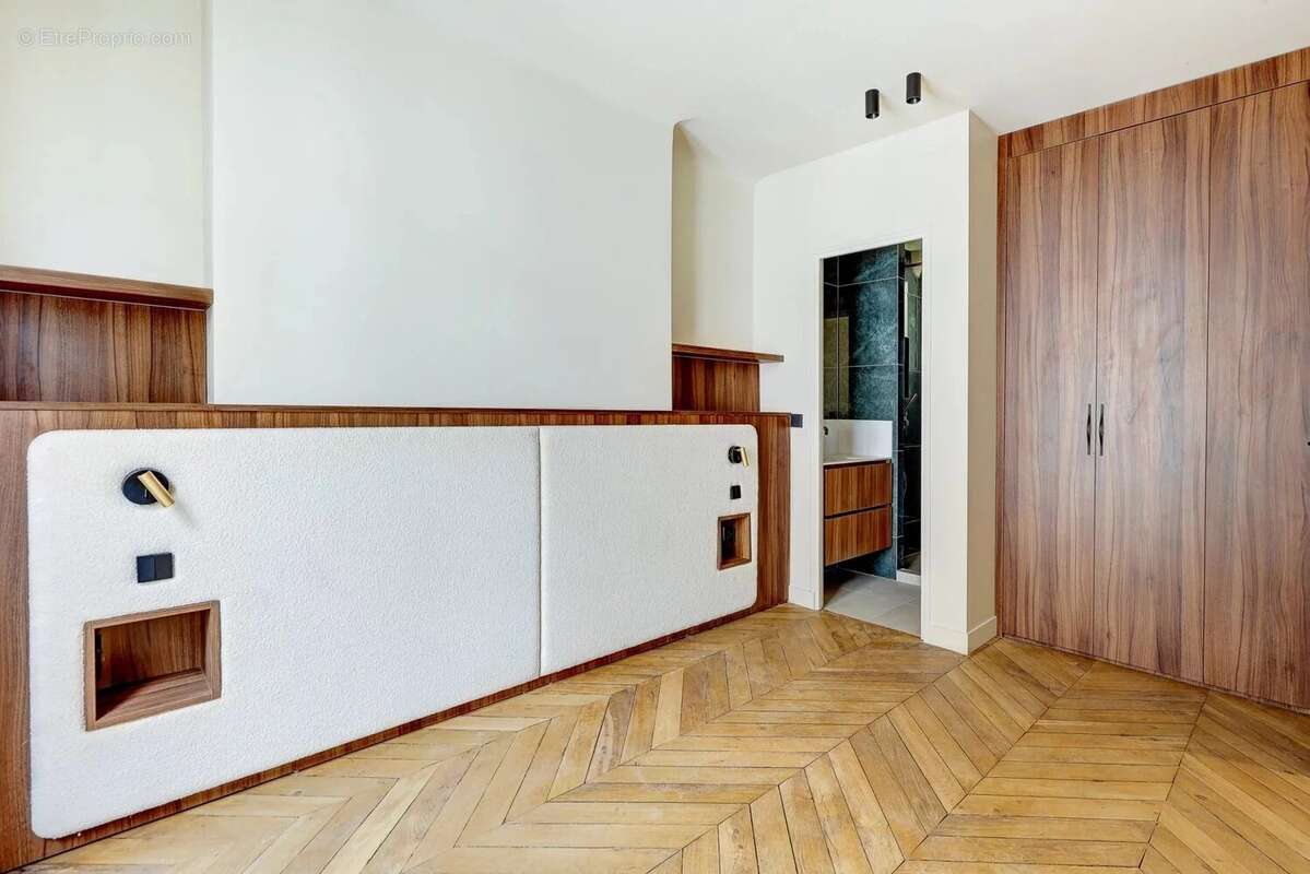Appartement à PARIS-1E