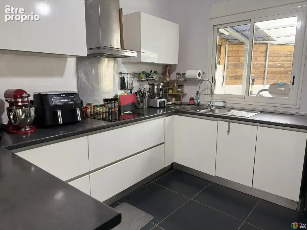 Saint-André centre – Maison familiale F5 de 181 m² utiles avec garage - photo 11