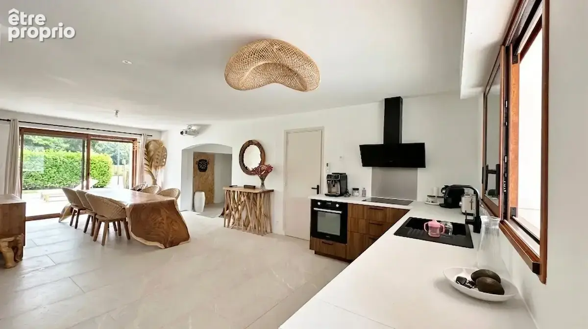 Villa balinaise rénovée proche du Bourg de type 6 pièces de 180 m2 avec piscine - photo 7